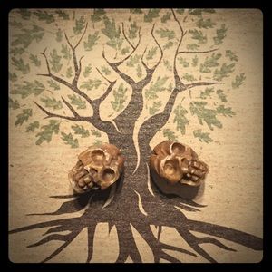 Earth Accessories Kull/Skeleton Stud Earrings New